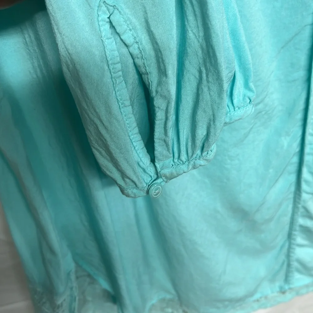 Stylus V-neck Aqua Top